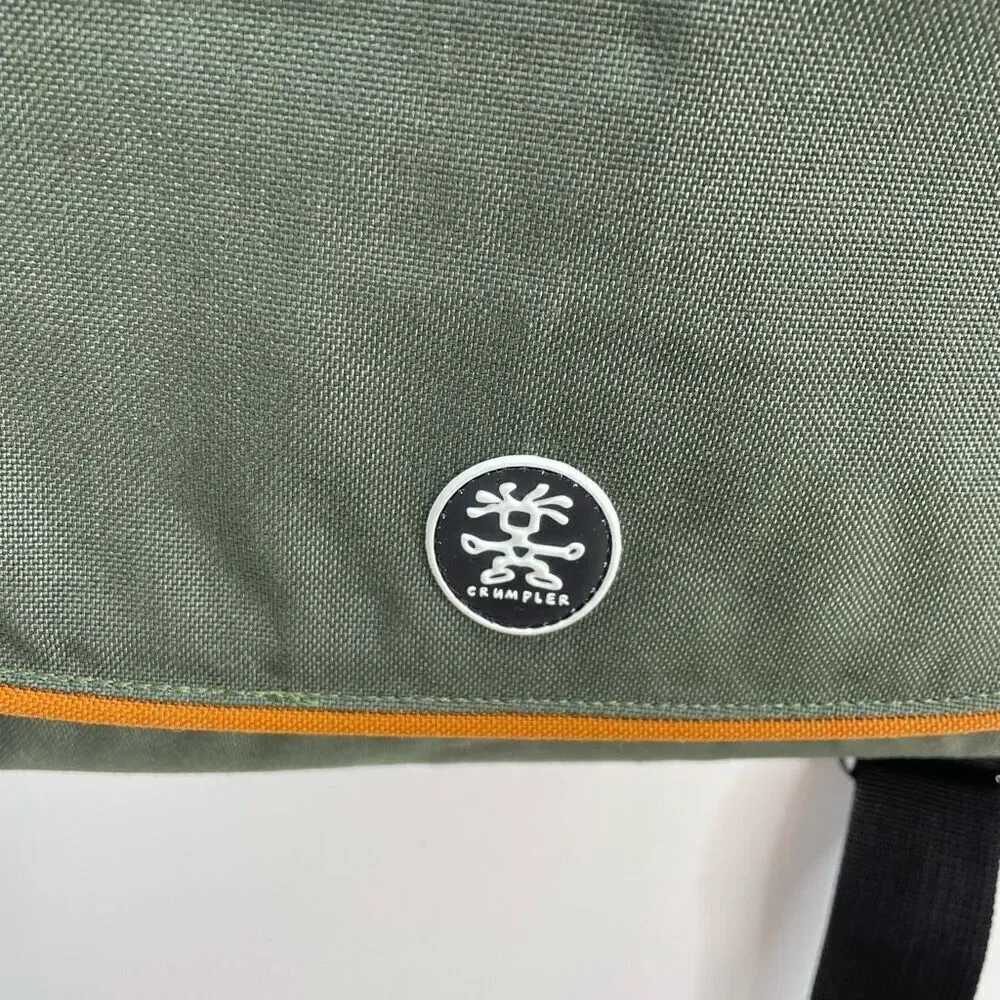 Crumpler McBain`s Baby Large Messenger Laptop Bag Green‎